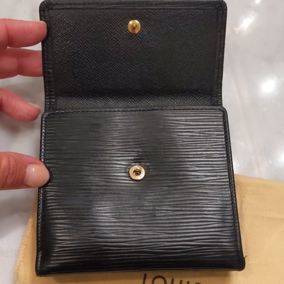 Louis Vuitton black epi leather wallet 🖤 - Picture 3 of 10